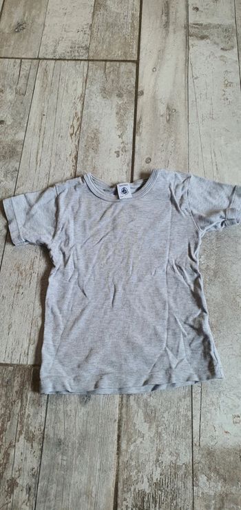 Tshirt petit bateau 5 ans en très bon état