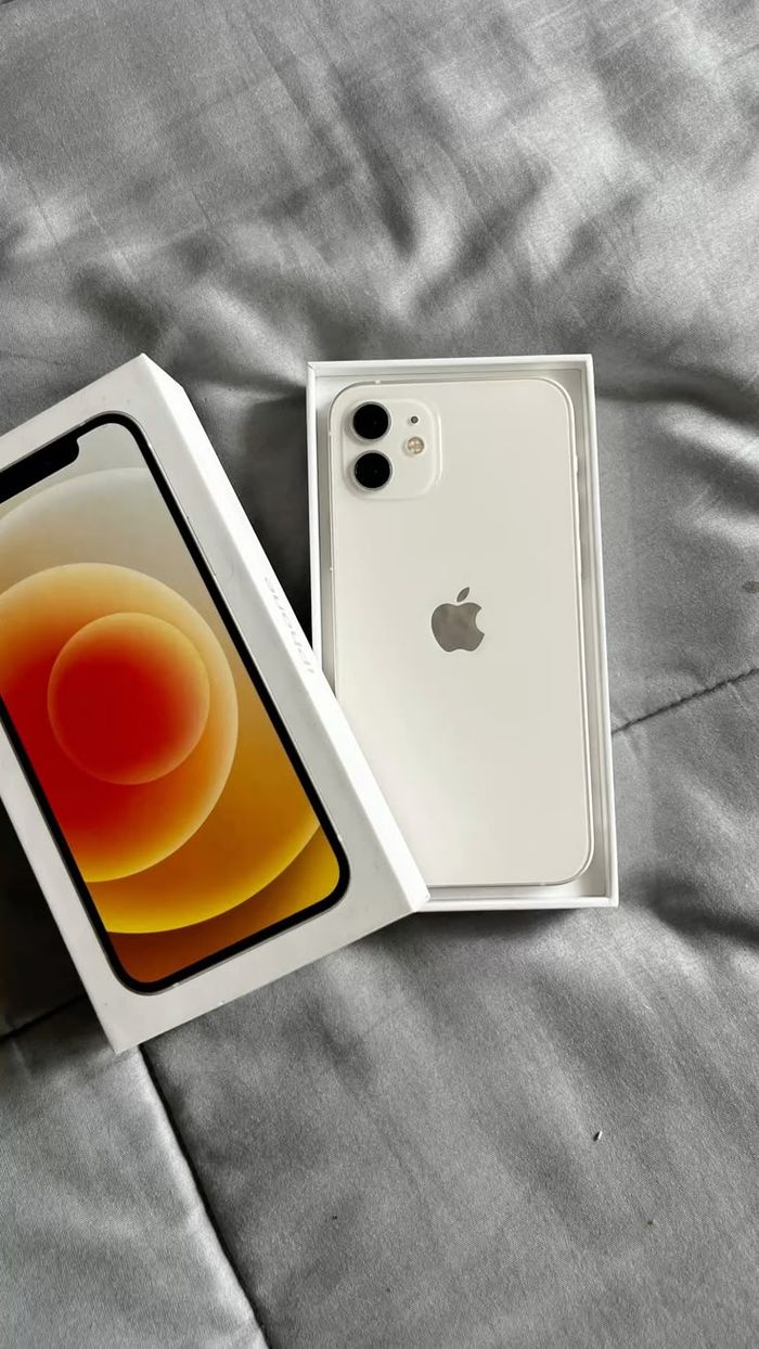 iPhone 12 simple