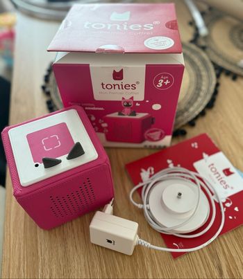 Tonies box rose avec boîte , notice et charge