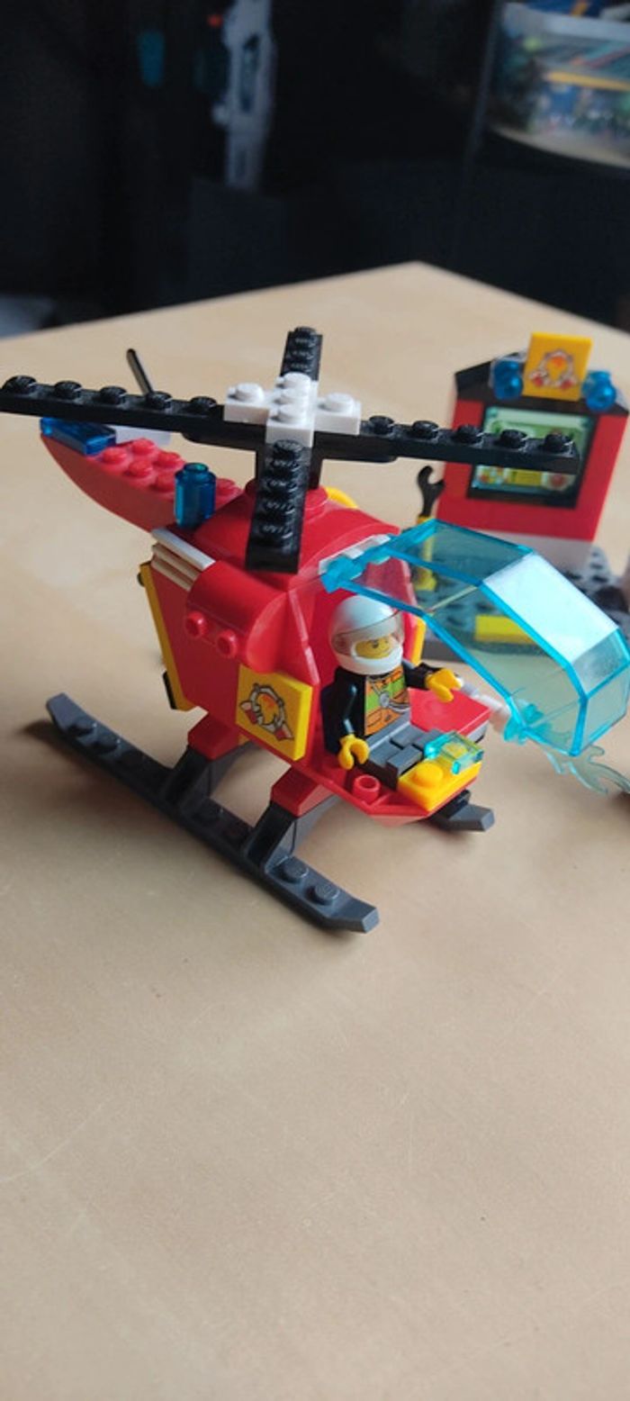 Lego city sauveteur hélicoptère et moto centre de contrôle - photo numéro 2