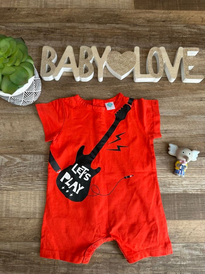 - Combishort Tex - 3 mois - Très bon état, mini tache