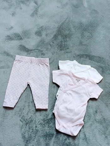 Lot de 2 bodies (blanc+rose) + 1 legging rose