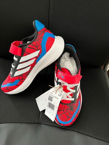 Paire de basket enfants Marvel Adidas