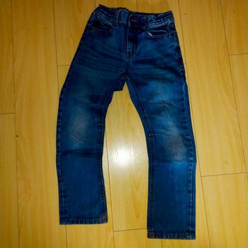 Jean bleu Kiabi 7 ans réglable a la taille