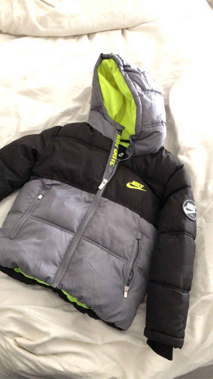 Doudoune nike 5-6ans