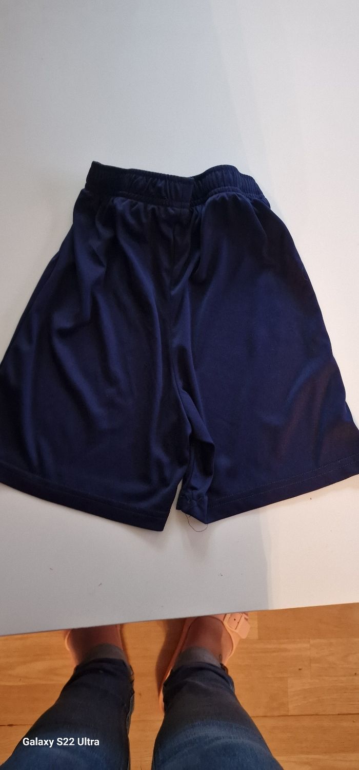 Short bleu marine taille 10ans - photo numéro 3