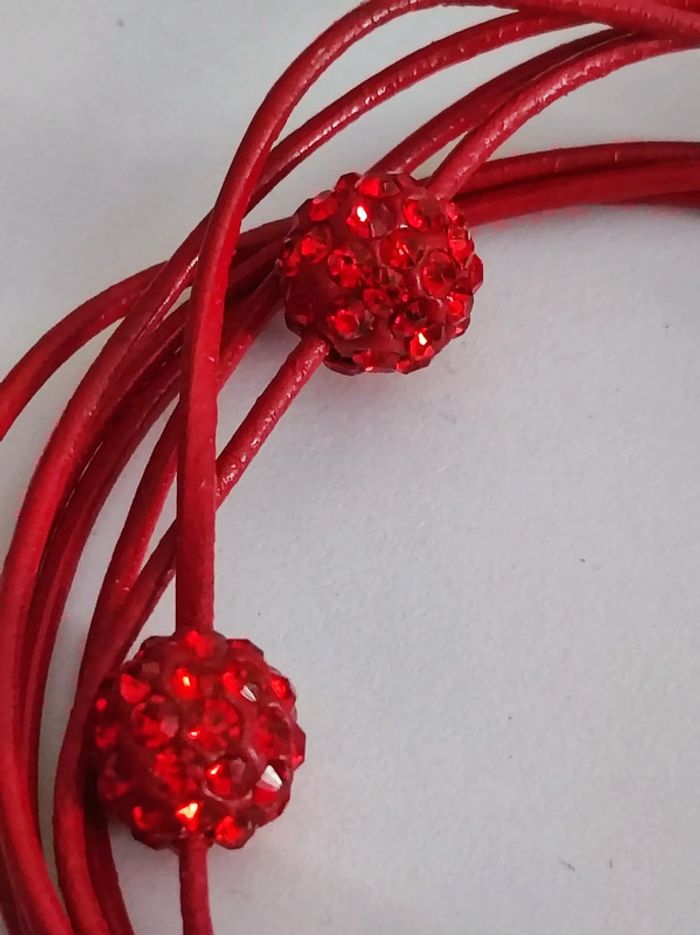Bracelet rouge - photo numéro 2