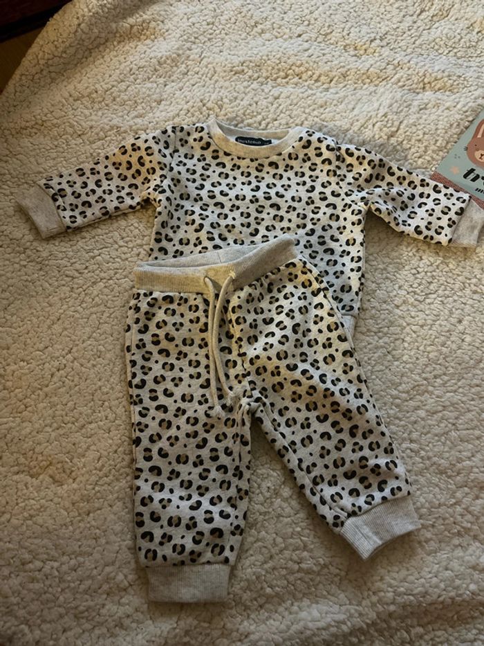 2 survêtements fille 3 mois - photo numéro 2