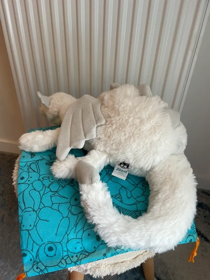 Peluche Jellycat Snow Dragon Large 🤍🐉 - photo numéro 13