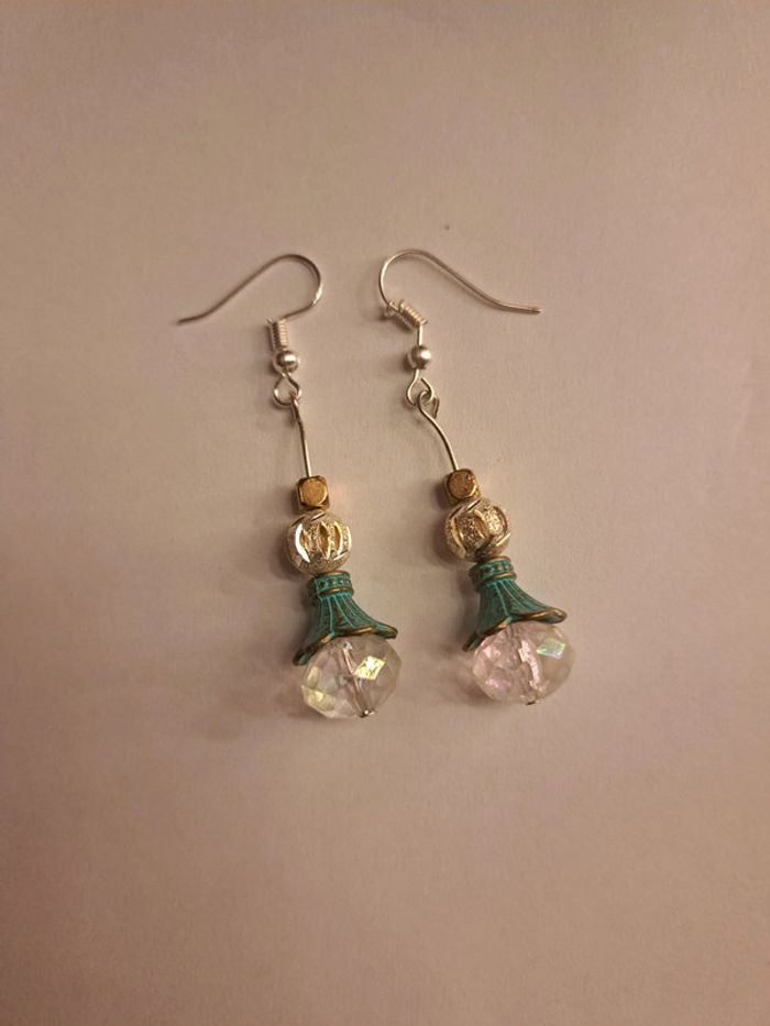 Boucles d'oreilles pendante blanche et verte - photo numéro 6