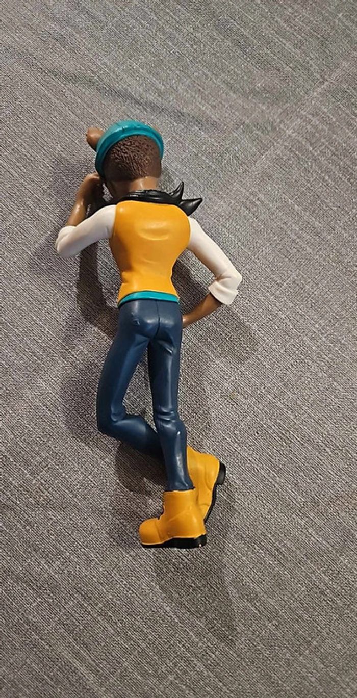 Figurine monster high clawd wolf - photo numéro 2