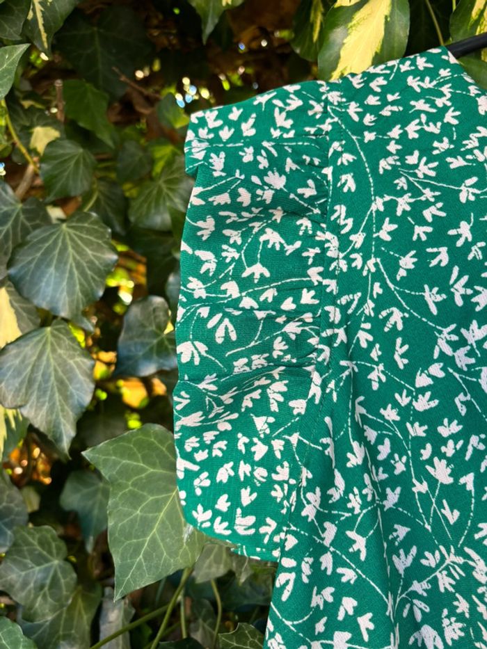 Petite robe verte à fleurs légère et fluide - photo numéro 8