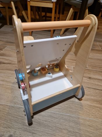 Chariot de marche avec freins