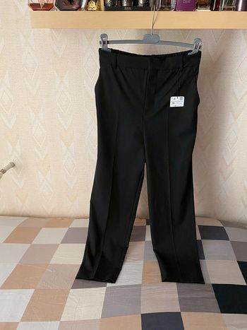Superbe beau pantalon taille haute à pince Zara noire neuf avec étiquette taille 36