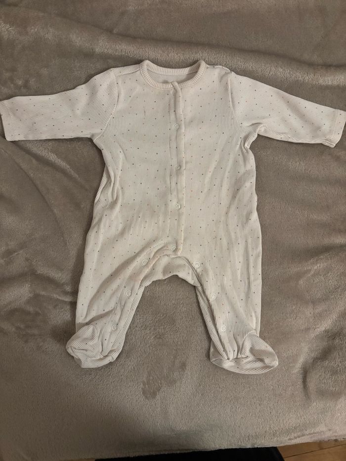 Pyjamas 1 mois - photo numéro 4