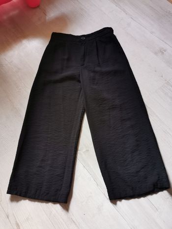 Pantacourt patte large leger taille 38 marque stradivarius