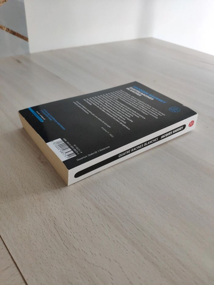 Livre poche policier Quatre racines blanches Saussey - photo numéro 3