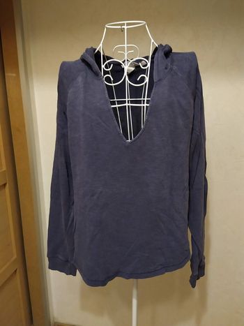 Sweat à capuche bleu col V