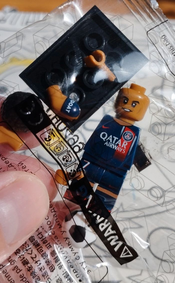 Personnage Lego football neuf Kylian m'bappé PSG Paris Saint-Germain maillot Qatar Airways
