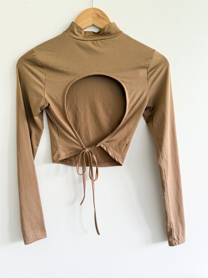 Top court manches longues dos nu marron clair outfitbook taille 34 XS