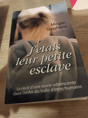 Livre  megan stephens  j'étais leur petite esclave 