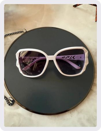 Lunette de soleil papillon blanche