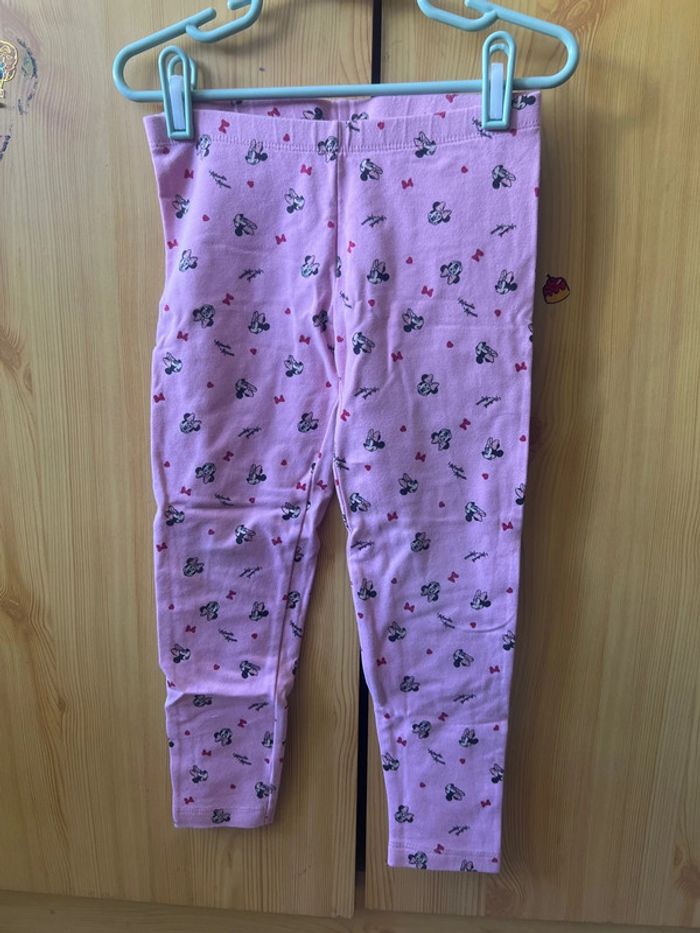 Legging Minnie.