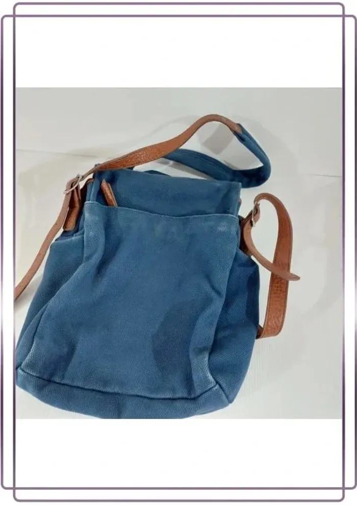 Sac bandoulière Adolfo Dominguez, bon état, bleu 26x28cm - photo numéro 2