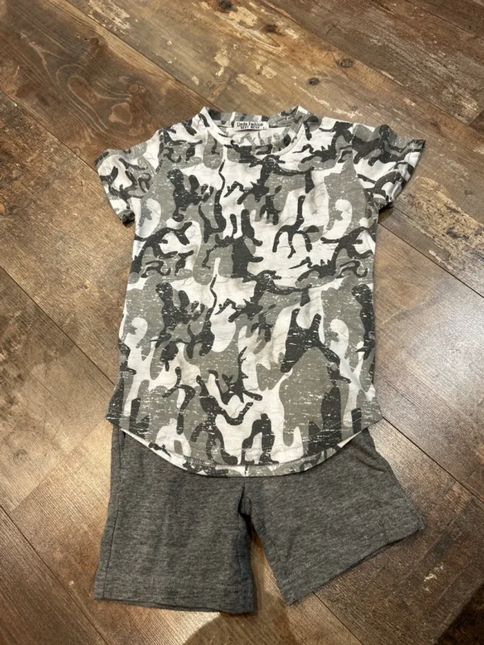 Ensemble short/ tee shirt