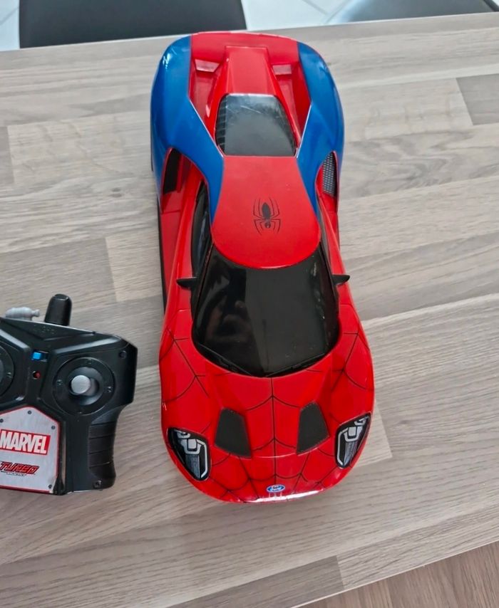 Voiture télécommandée - photo numéro 2