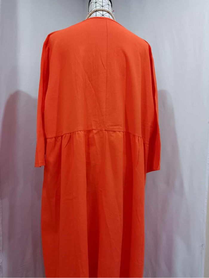 Robe longue élégante corail grande taille 52 col V, coupe fluide, parfaite pour toutes les occasions - photo numéro 5
