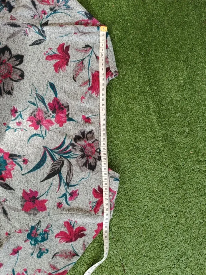 T-shirt manches longues motif fleuri gris taille 38 - photo numéro 4