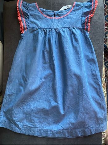 Robe bleu broderie rose  H&M