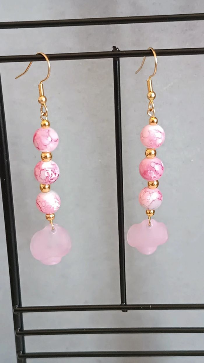 Jolie paire de boucles d'oreilles pendantes