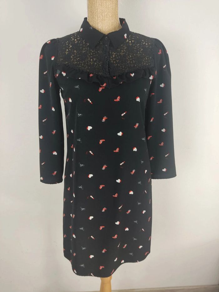 Robe mi-longue manches 3/4 noire et col dentelle motifs rouges et blancs taille 36 Naf Naf