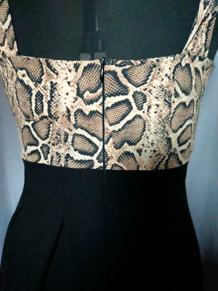 Robe col V sans manches motif python – Made in Italy - photo numéro 7