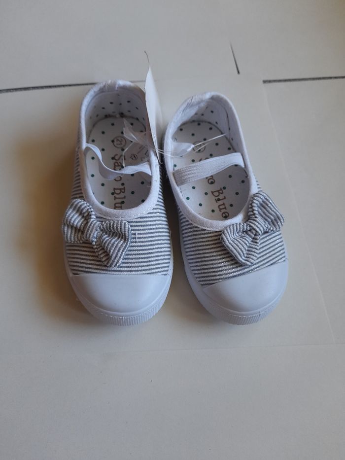 Chaussures rayées blanc/bleu avec petit noeud - photo numéro 2