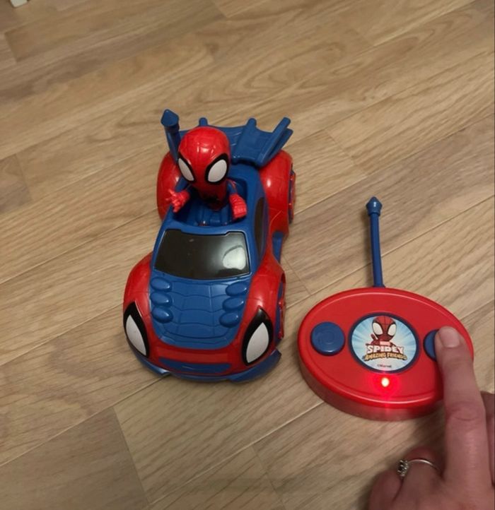 Voiture télécommandée spidey - photo numéro 3