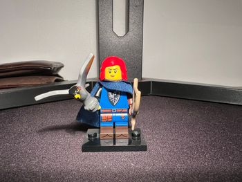 Lego figurine minifigure série 24 la fauconnière