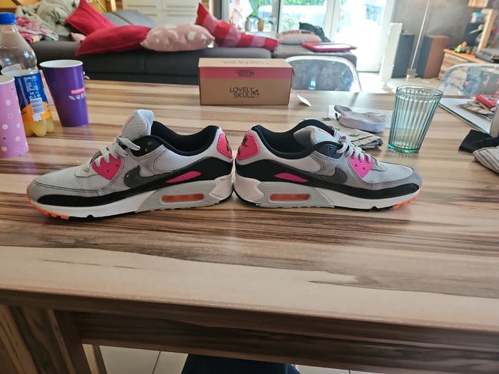 Basket air max 90 Dunkin'Donuts taille 40,5 - photo numéro 3