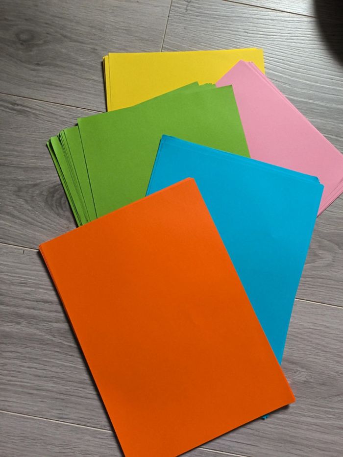 Lot de pochettes et feuilles - photo numéro 3