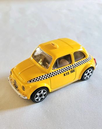 Voiture miniature Bburago Fiat 500 Taxi jaune
