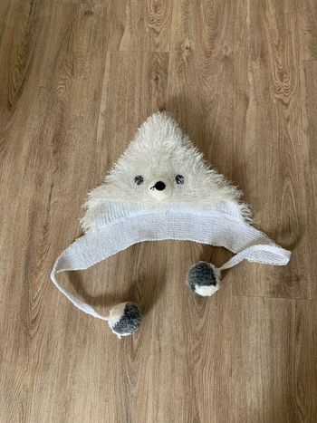 Bonnet original couleur blanc crème très bon état