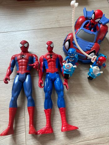 Lot figurines + véhicules Spiderman et Spidey