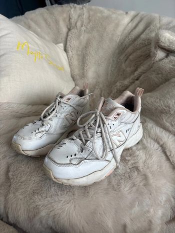 New Balance 608 rose et blanche