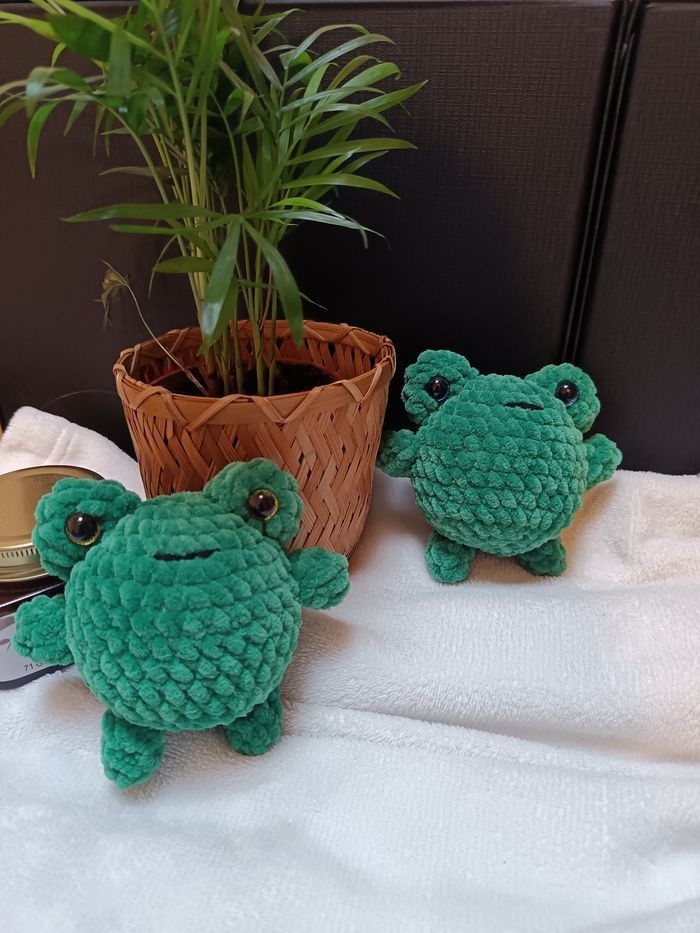 Peluche en forme de Grenouille - fait au crochet