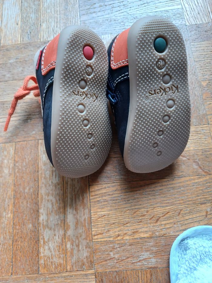 Vends paire kickers mixte neuve t 18 - photo numéro 4