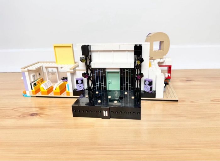 Lego set Ideas : BTS Dynamite (Réf. 21339) SANS figurines - photo numéro 5