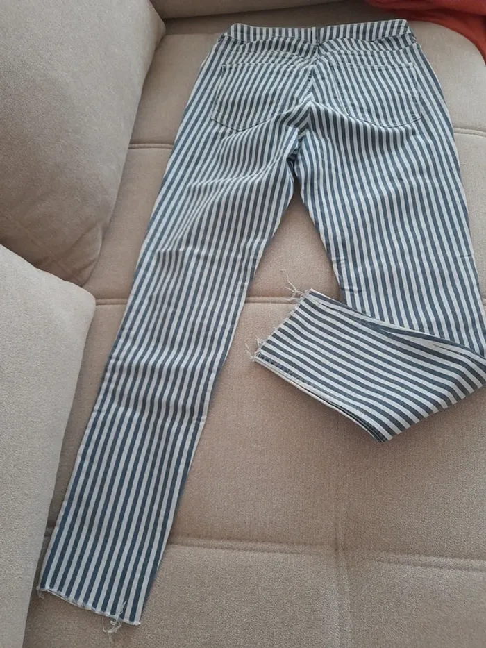 Pantalon rayé et troué - photo numéro 5