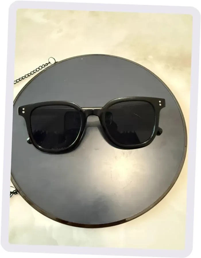Lunette de soleil noire